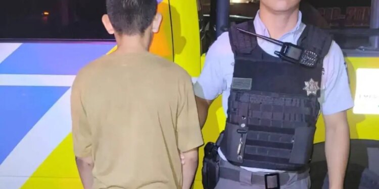 Niño de 12 años arrestado tras múltiples robos arma blanca