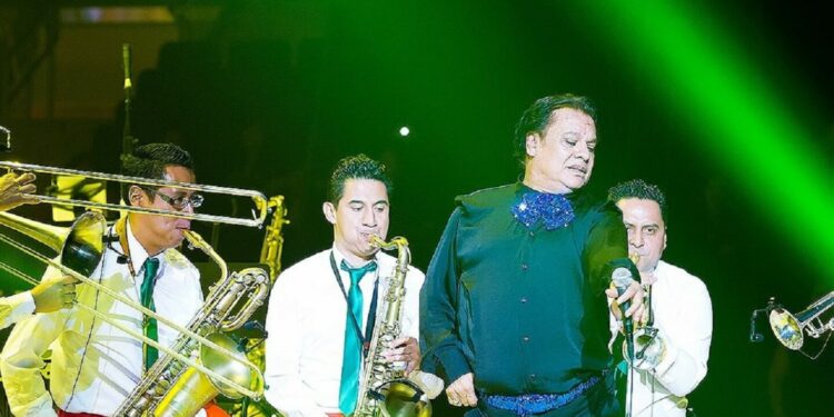 Por qué Iván Aguilera, el único heredero de Juan Gabriel, está complicado por presunto fraude