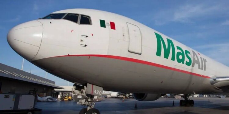 Revisión de derechos laborales en Mas Air.
