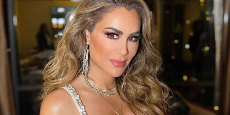 Tunden a Ninel Conde por su manera de caminar en plena alfombra roja