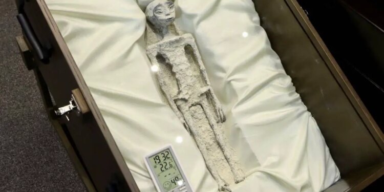 UNAM desvincula a Jaime Maussan de seres no humanos