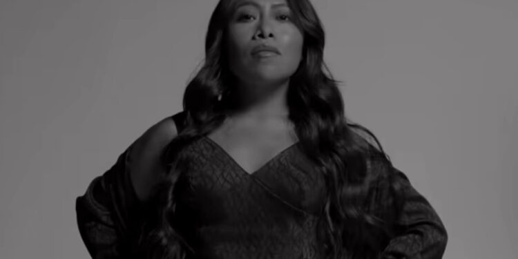 ¡Abre sus alas! Yalitza Aparicio ahora es un “angelito” de Victoria’s Secret