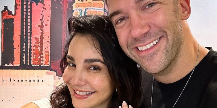 ¿Quién es y a qué se dedica Lewis Howes, el futuro esposo de Martha Higareda?