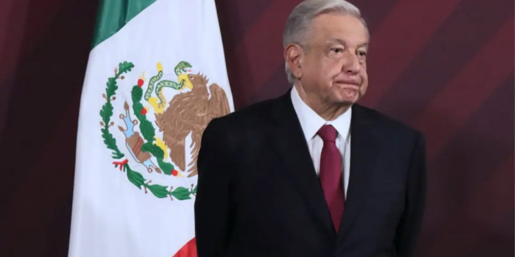 AMLO debe borrar posdata de conferencias