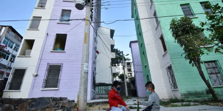 Advierten estafas en transacciones Infonavit