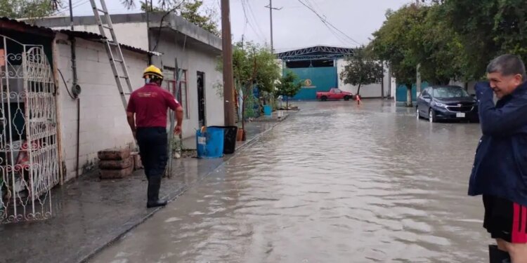 Caos y respiro por lluvias en Nuevo León