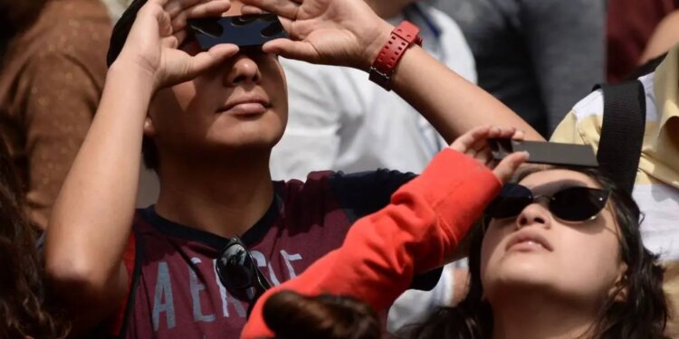 Eclipse solar 2023: viviendo el fenómeno en México