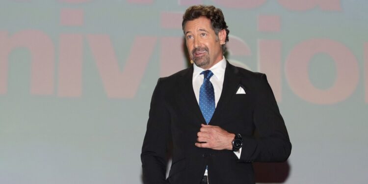 Gabriel Soto explica a sus fans cómo es el tratamiento alternativo que sigue para curar sus hernias