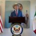 Ken Salazar apoya construcción de muro