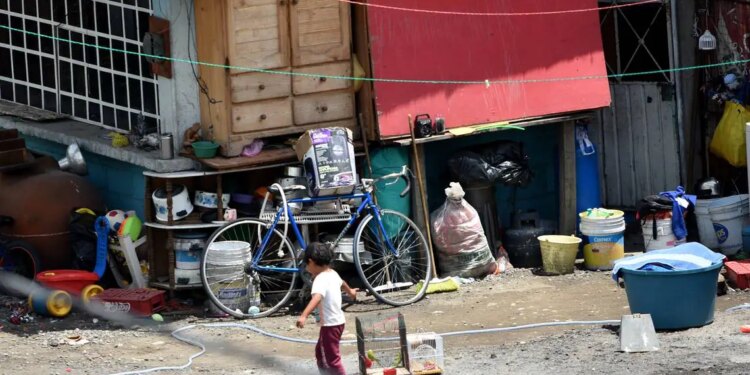 Niveles de pobreza en México persisten