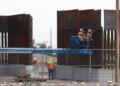 Refuerzo del muro fronterizo en Ciudad Juárez.