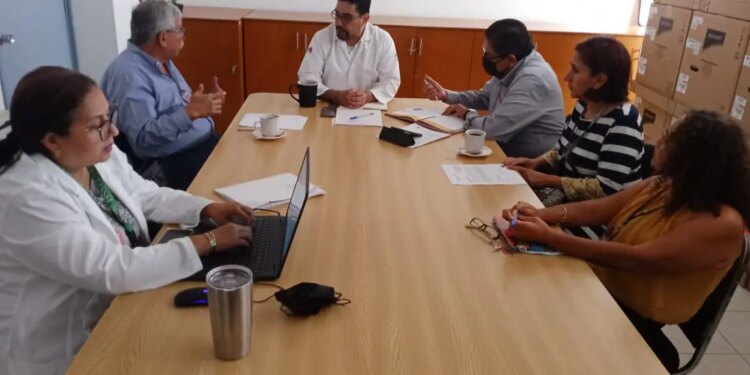 Sostienen reunión de trabajo director de la CMF Cuernavaca, jefe y subjefa UADyCS de la representación estatal del ISSSTE