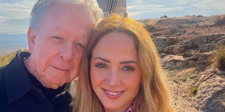 ¿Quién es Juan Legarreta, el papá de Andrea Legarreta que está incomunicado debido al huracán 'Otis'?