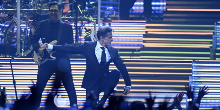 Así estafaron a fans de Luis Miguel que pagaron miles de pesos para ir a ver al cantante a Monterrey