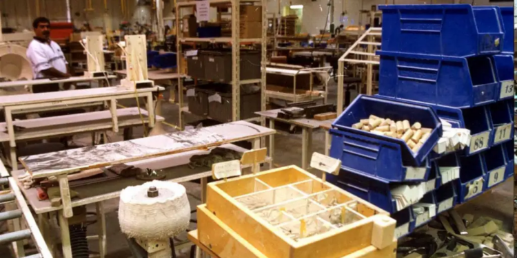 Caída récord en empleo manufacturero.