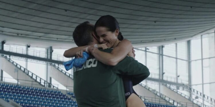 Cuál es la historia real de 'La caída', la película mexicana por la que Karla Souza ganó el Premio Emmy 2023