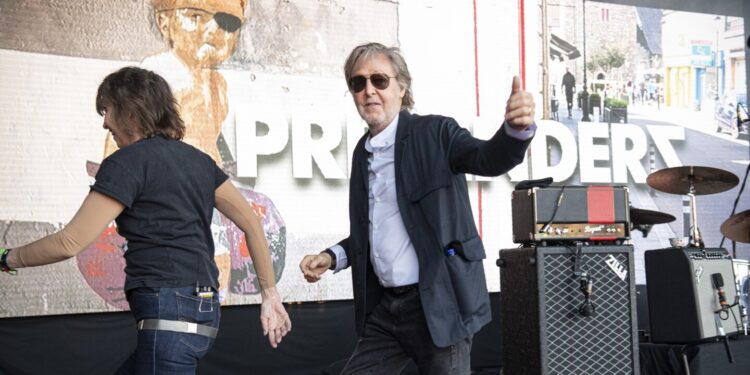 Fans de Paul McCartney apapacharon al cantante con una increíble sorpresa, ¡hasta hubo mariachi!