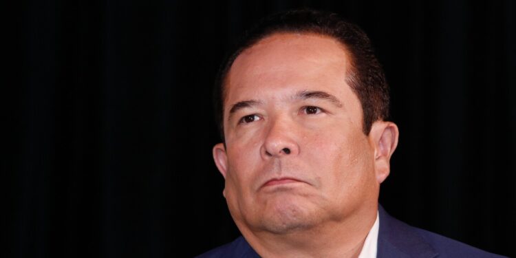 Gustavo Adolfo Infante se lanza contra Nicola Porcella por esta razón y lo llama 'cínico'