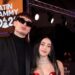 Peso Pluma y Nicki Nicole impactaron en los Latin Grammy 2023 con este candente beso