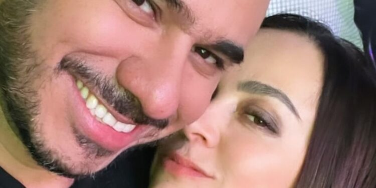 Señalan al 'Escorpión Dorado' por una supuesta infidelidad y así reaccionó su esposa