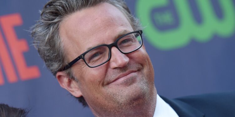 ¿Qué actor interpretará a Matthew Perry en su película biográfica?