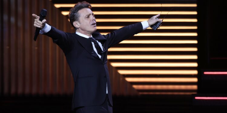 ¿Quieres a Luis Miguel sólo para ti? Esta es la millonaria suma que cobra 'El Sol' por un concierto privado