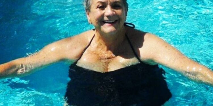 Doña-Queta-Lavat-disfrutaba-mucho-relajarse-en-su-alberca.jpg