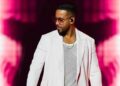 Critican a Romeo Santos por iniciar su concierto con 8 horas de retraso; él reveló la razón