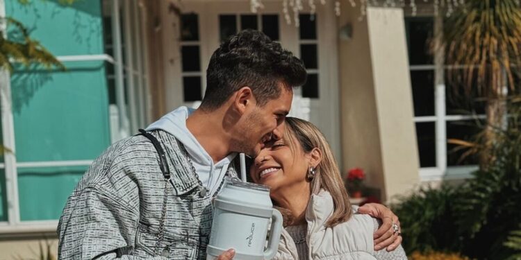 Emilio Osorio acaba con los rumores y revela cómo inició su noviazgo con Leslie Gallardo