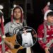 Fans de Peso Pluma convierten 'Lady Gaga' en un divertido villancico y se hacen virales; aquí el video