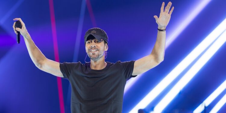 Mhoni Vidente revela la terrible razón por la que Enrique Iglesias se alejó de los escenarios