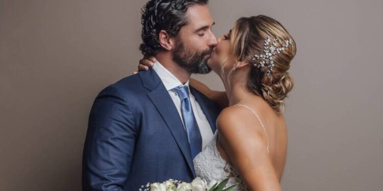Michelle-Renaud-y-Matías-Novoa-se-casan-Fotos-de-la-íntima-boda.jpg