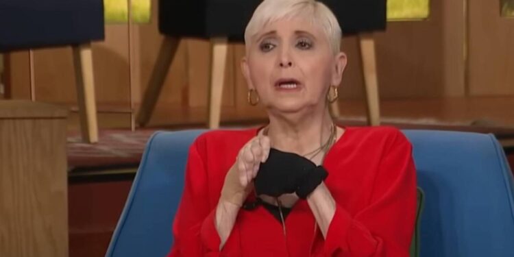 Rosita Pelayo es hospitalizada de emergencia; lucha contra el cáncer de colon