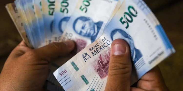 AMLO alcanza récord en recaudación fiscal