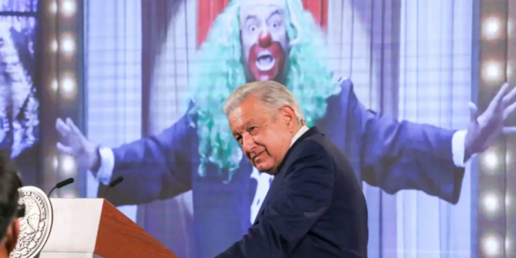 AMLO niega ser dictador ante críticas de Brozo