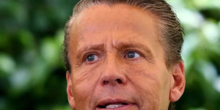 Alfredo Adame arremete de nuevo contra Wendy Guevara y lanza un polémico comentario