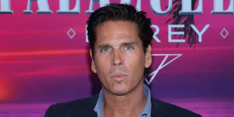 Con el corazón roto despide Roberto Palazuelos a su padre