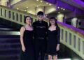 Dani Flow junto a su esposa y novia.jpg