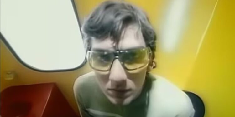 LEON LARREGUI1.jpg