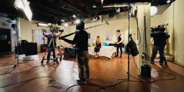 Famoso actor de Televisa combina las telenovelas con su trabajo como constructor