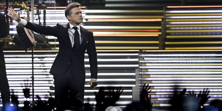 Luis Miguel enloqueció a sus fans con este tierno gesto: el video viral
