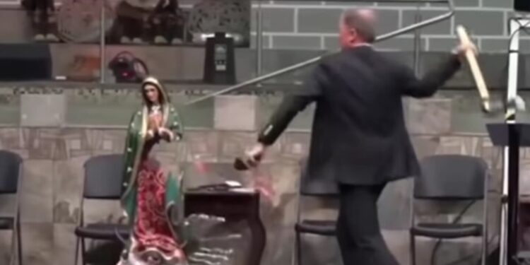 Quién es Kevin Wynne, el pastor que se viralizó por destruir una imagen de la Virgen de Guadalupe