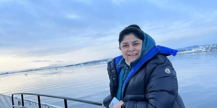 Victoria Ruffo reapareció tras ser captada en silla de ruedas, ¿qué enfermedad tiene y cuál es el tratamiento?