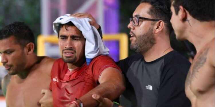 ¡Susto en Exatlón México! Pato Araujo sufrió un terrible golpe que lo mandó al hospital