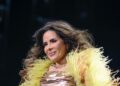 ¿Gloria Trevi quiere ser como Peso Pluma? El VIDEO viral de la cantante escupiédole a un fan