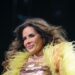 ¿Gloria Trevi quiere ser como Peso Pluma? El VIDEO viral de la cantante escupiédole a un fan
