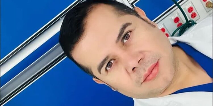 ¿Quién es el doctor que fue duramente criticado por tomarse una selfie con Paola Suárez en el hospital?