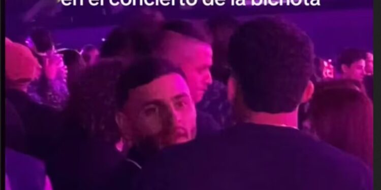 Alexis Vega se escapó al concierto de Karol G y le llovieron las críticas: el video viral