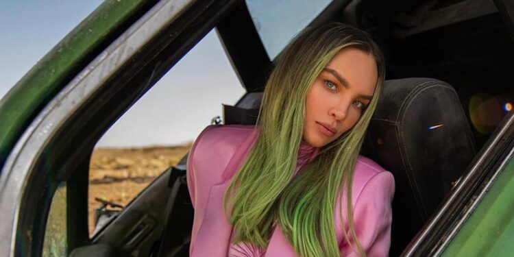 Belinda había debutado en el regional mexicano con esta pegajosa canción antes de Cactus