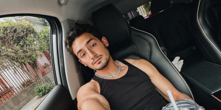 'Está enamorado de Thalí García porque se parece a Belinda'